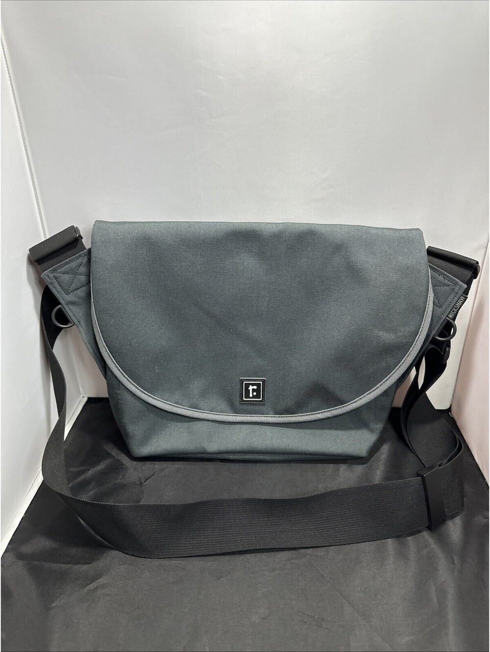 Rickshaw Bagworks Zero Messenger Crossbody Shoulder Bag Gray Made In USA